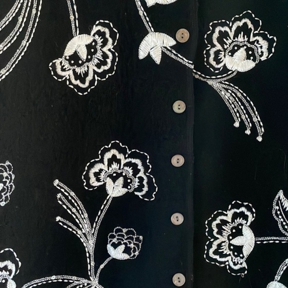 Sarah Spencer 100% Wool Floral Embellished Blach Cardigan Size Medium (M) - Picture 4 of 7